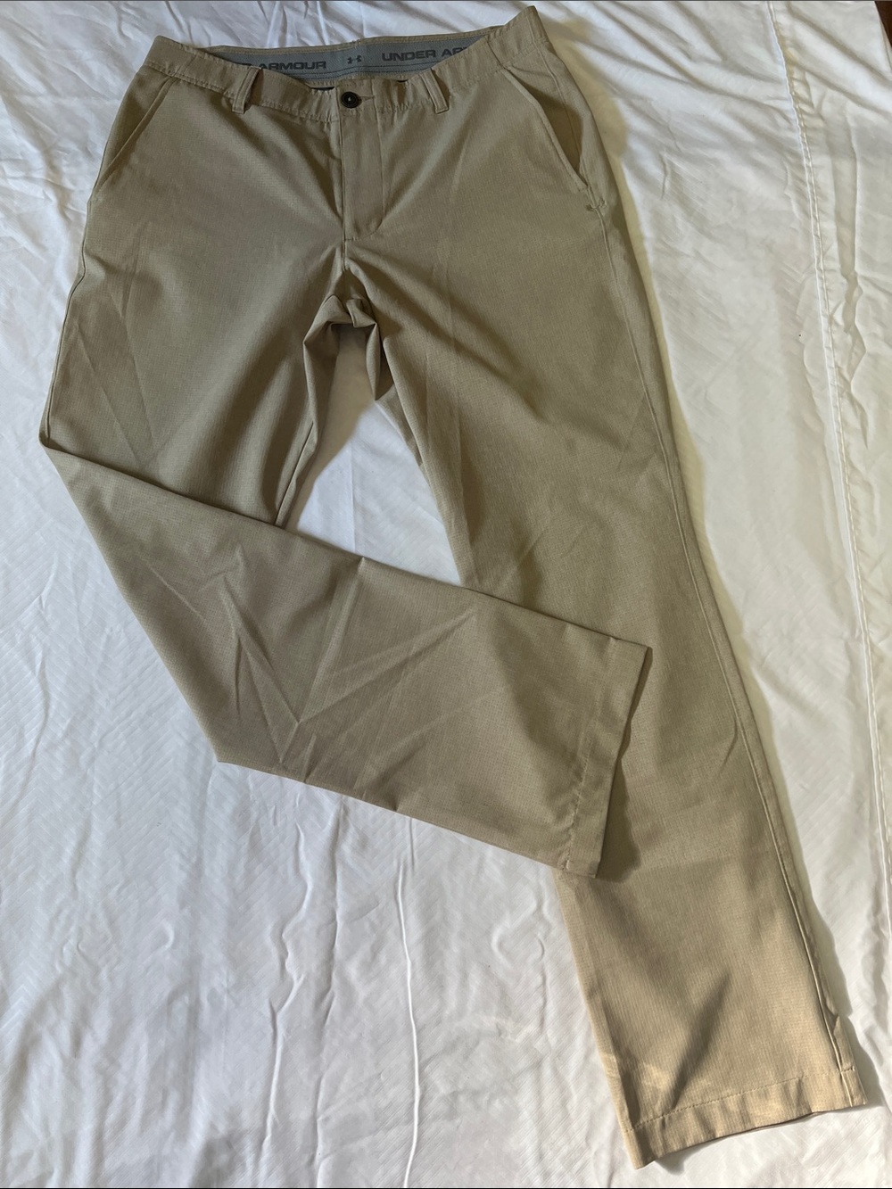 Under Armour Men’s Khaki pants.